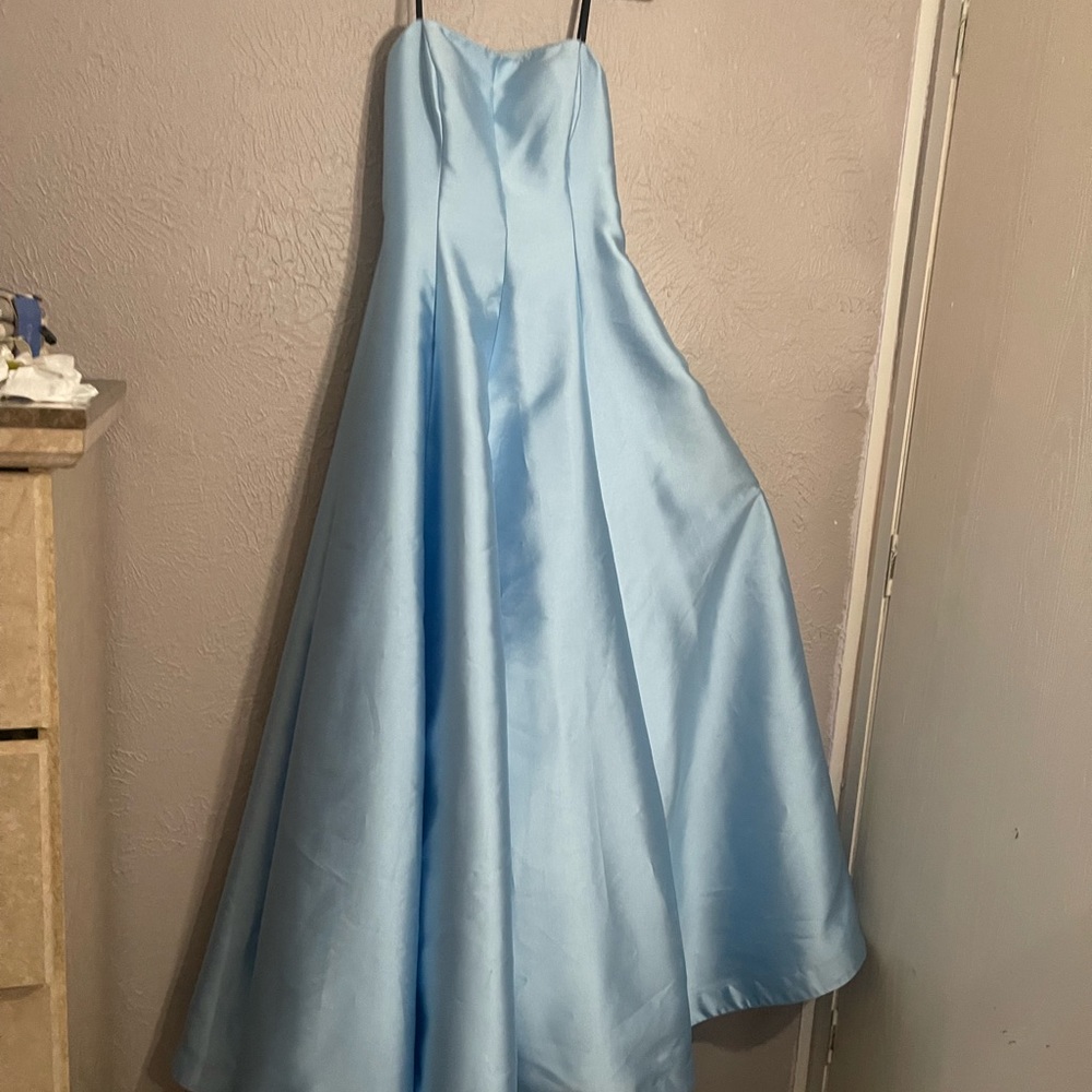 Light blue , PROM DRESS, Size 3 Store:Windsor